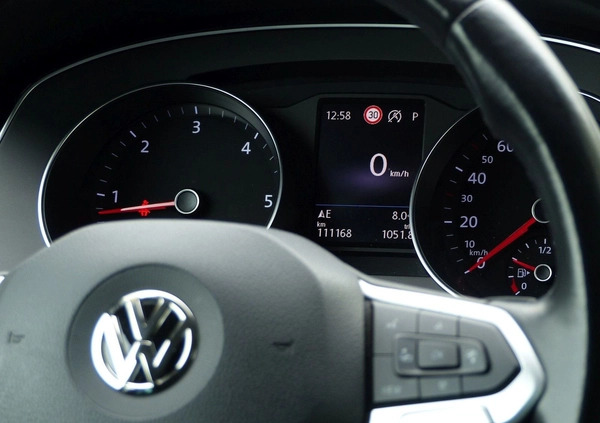 Volkswagen Passat cena 102900 przebieg: 59000, rok produkcji 2019 z Pasłęk małe 379